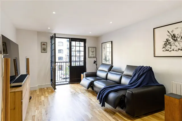 Photo 2 — Cayenne Court, London, SE1