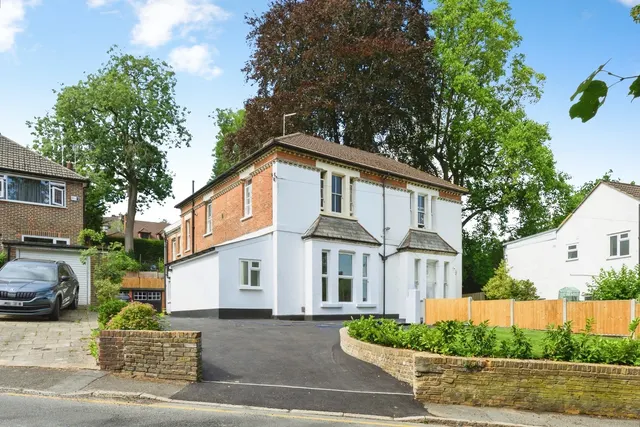 Valley Road, Kenley, CR8, photo 1