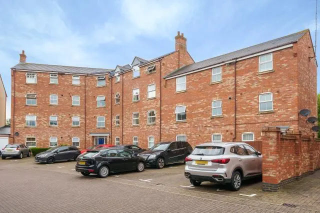 Crowell Mews, Aylesbury, HP19, photo 1