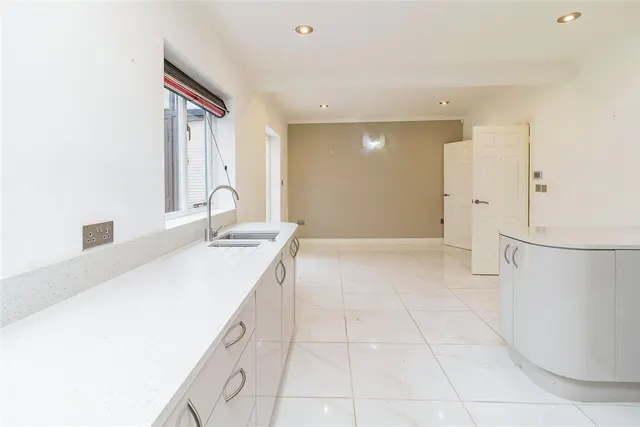 Photo 2 — Lynmouth Crescent, Furzton, Milton Keynes, Buckinghamshire, MK4