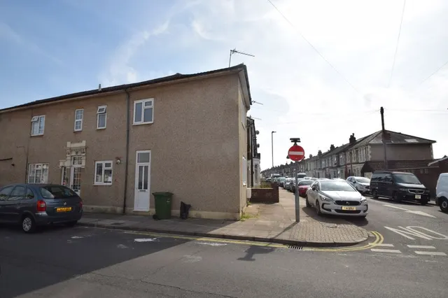 Lynton Grove, Portsmouth, PO3, photo 1