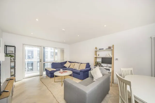 Ravensbury Terrace, SW18, photo 2