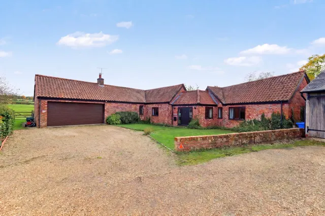 Sutton Lane, Dingley, LE16, photo 1