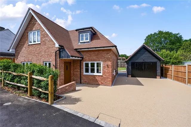 Elm Hill, Normandy, Guildford, Surrey, GU3 2JA, photo 1