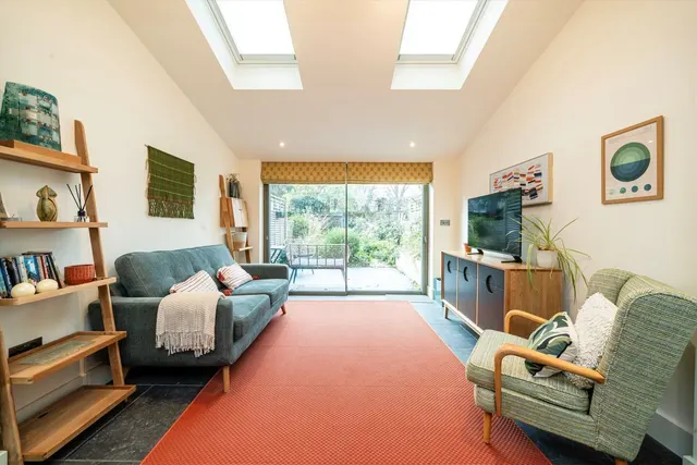 Beaumont Road, W4, photo 2
