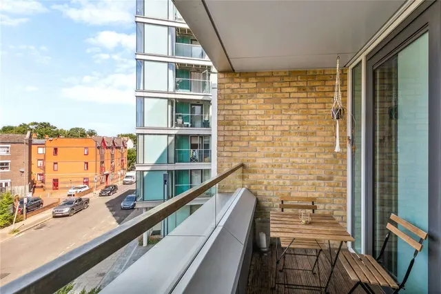 Broomhill Road, London, SW18 4GG, photo 1