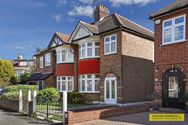 Photo 2 — Fairlight Avenue, Chingford