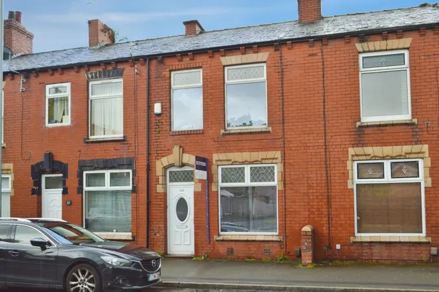 Stockfield Road, Chadderton, OL9, photo 1