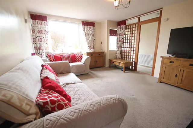 Stonelea Close, Chippenham, photo 2