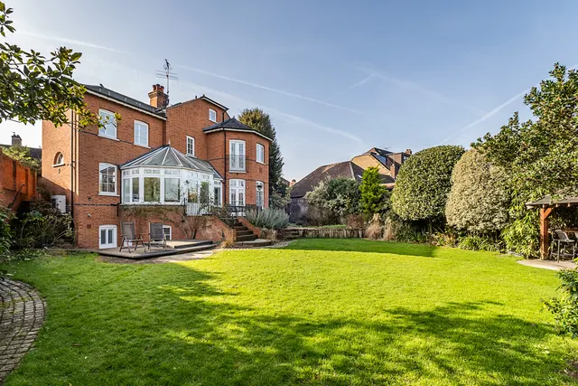 Twickenham Road, Teddington, TW11, photo 1