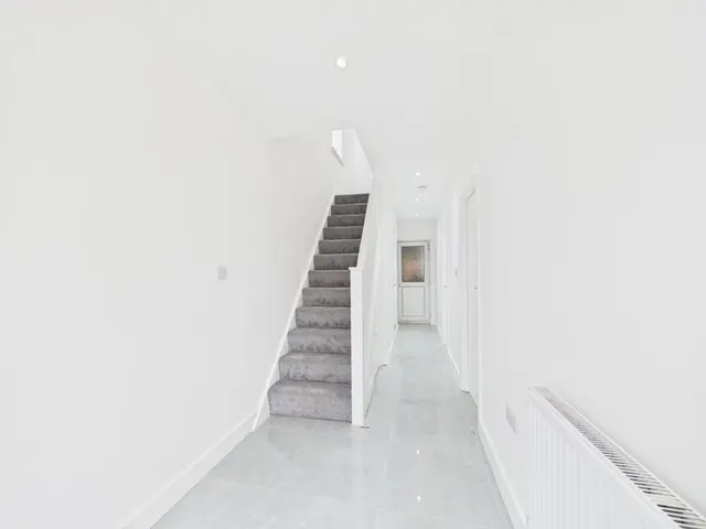 Photo 2 — Stoke Road, Rainham, RM13