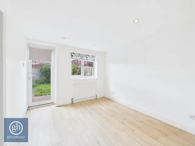 Hartland Drive, Ruislip, HA4, photo 3