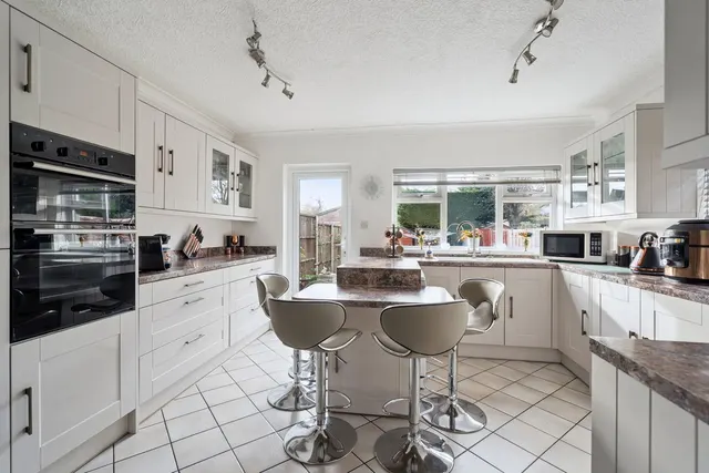 Lulworth Drive, Pinner, HA5, photo 2