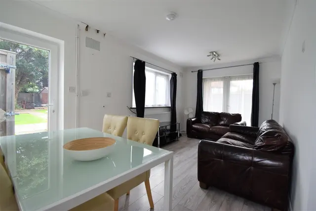 6 bedroom house, Austin Waye, Uxbridge, UB8