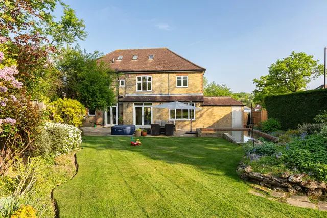 Photo 2 — Landra Gardens, Winchmore Hill, London, N21