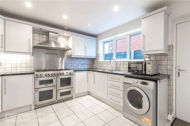 Carruthers Close, Heywood, OL10, photo 3