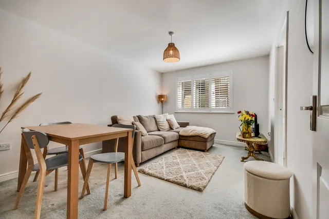 Photo 3 — 31 Rookes Crescent, Chelmsford, Essex, CM1 3GL