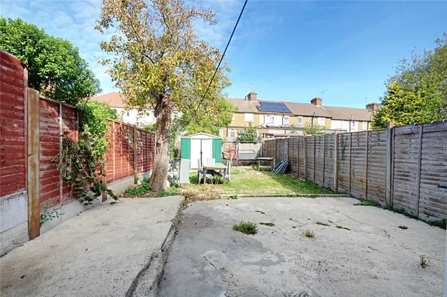 Carterhatch Road, Enfield, photo 1