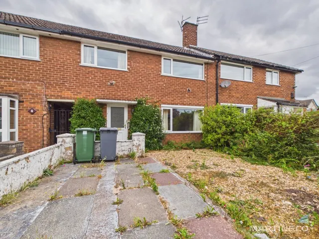 Shortfield Way, Upton, photo 1
