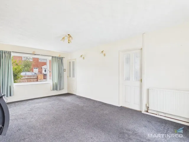 Photo 3 — Shortfield Way, Upton