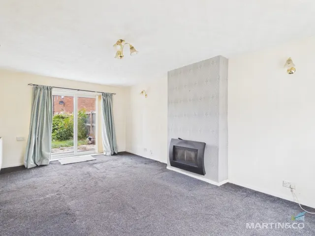 Photo 2 — Shortfield Way, Upton