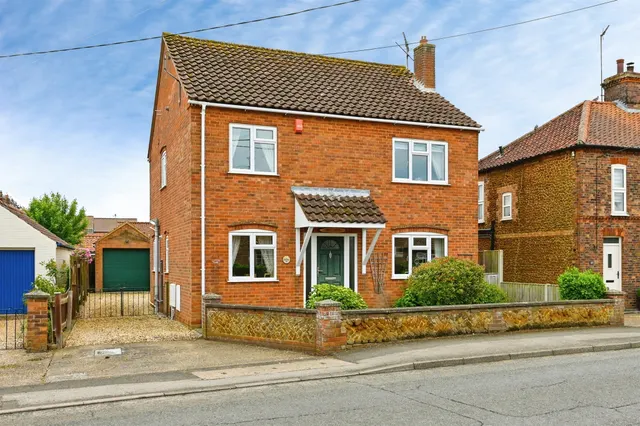 Lynn Road, Dersingham, King's Lynn, photo 1