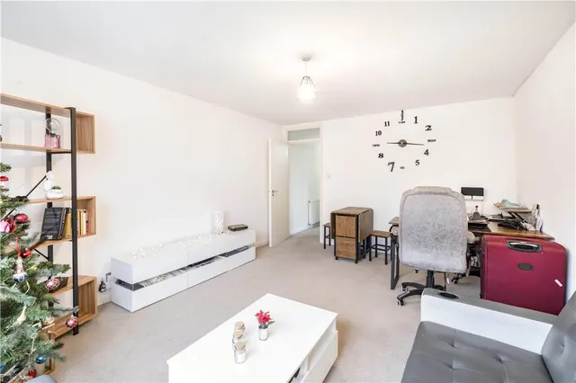 Upper Richmond Road, London, SW15, photo 2