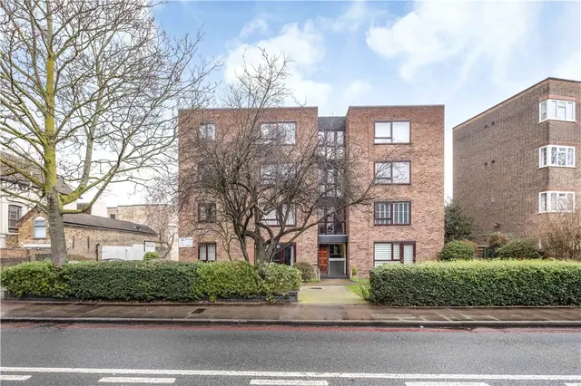 Upper Richmond Road, London, SW15, photo 1