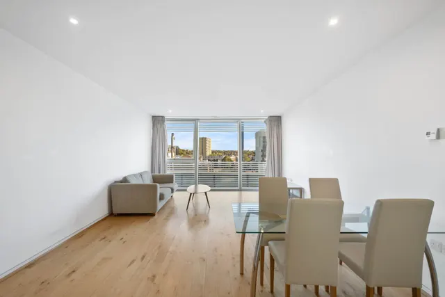 1 bedroom flat, Hester Road, Albion Riverside, SW11