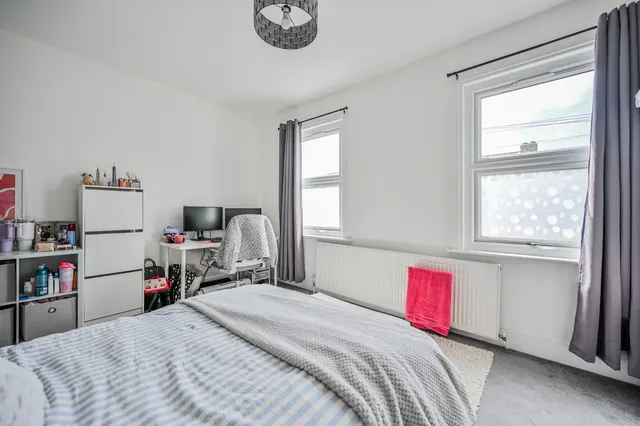 Photo 2 — 21 Ranelagh Road, London