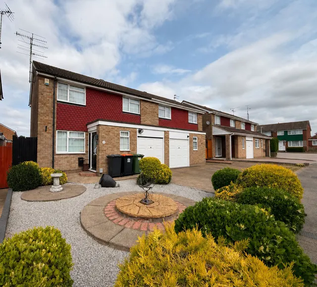 Salters Way, Dunstable LU6 1BT, photo 1