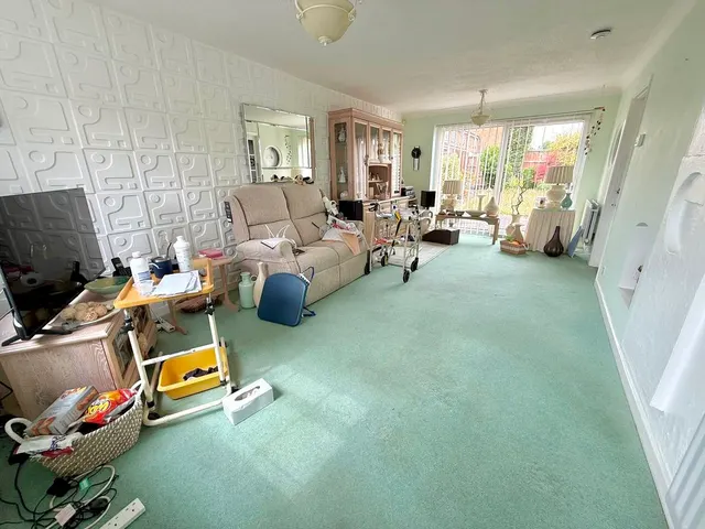 Photo 2 — Salters Way, Dunstable LU6 1BT