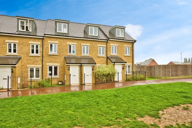 Pipit Way, Houndstone, Yeovil, photo 1