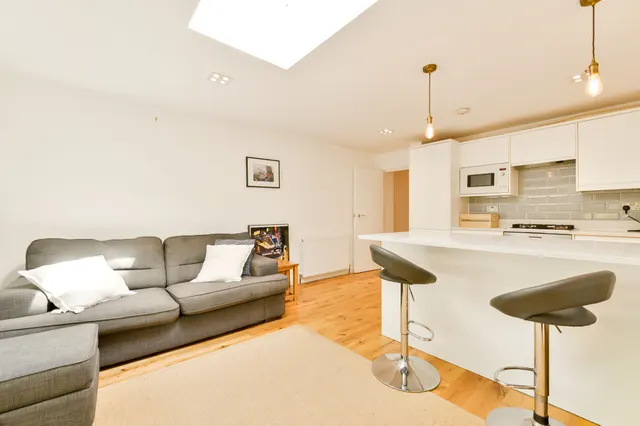 Photo 3 — Flat G1, 12 Grange Park, London