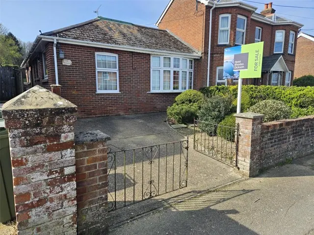 Alvington Road, Newport, PO30, photo 1