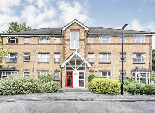 Taylor Close, Hounslow, TW3, photo 1