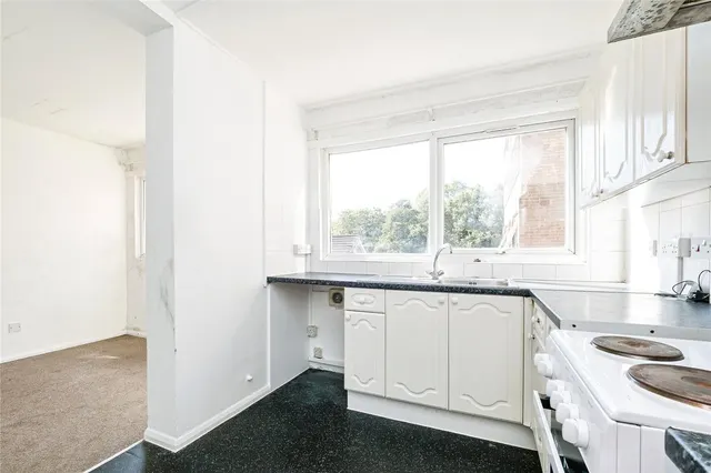 Photo 3 — Wingrave Crescent, Brentwood, Essex, CM14