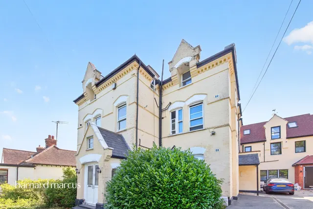 Oakleigh Park South, London, photo 1