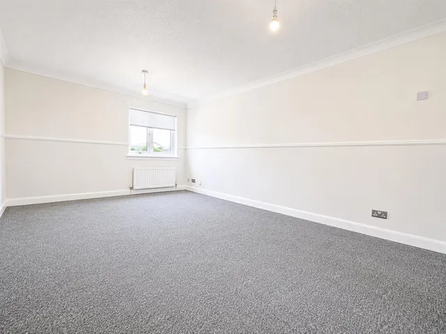 Photo 2 — Kingston Avenue, Uddingston, Glasgow, G71 6TA