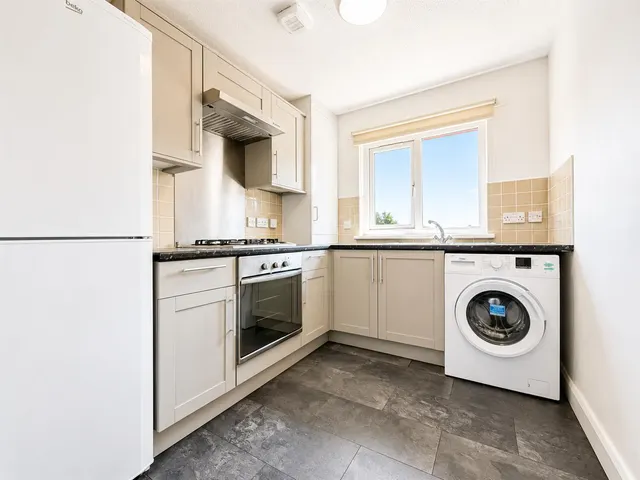 Photo 3 — Kingston Avenue, Uddingston, Glasgow, G71 6TA