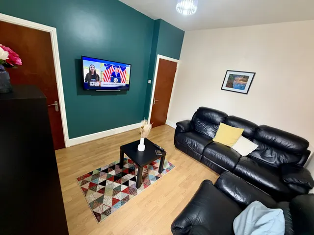 Kippax Street, Rusholme, M14, photo 3