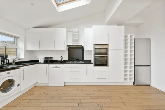 Faraday Road, London, SW19, photo 2