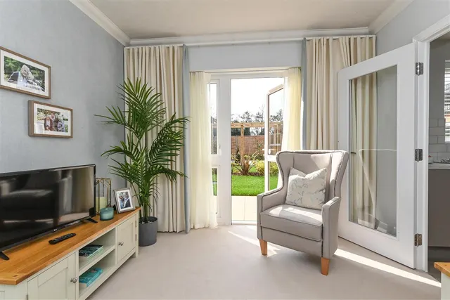 Commercial Road, Paddock Wood, TN12, photo 3