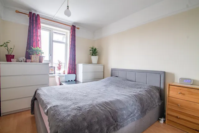 Strongbow Crescent, London, SE9, photo 3