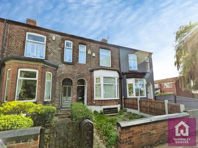 Canal Bank, Monton, M30, photo 1