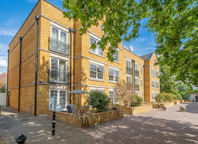 Twickenham Road, Old Isleworth, TW7, photo 1