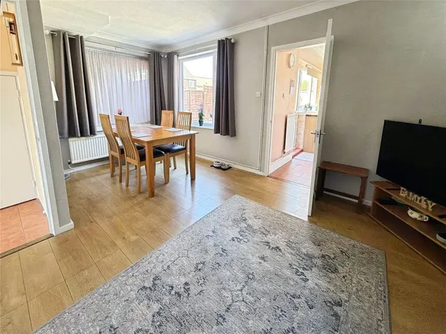 Photo 3 — Hykeham Road, Lincoln, Lincolnshire, LN6