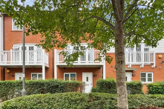 Chequers Avenue, High Wycombe, photo 1