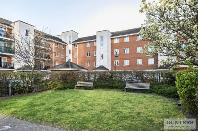 Hermitage Close, London, photo 1