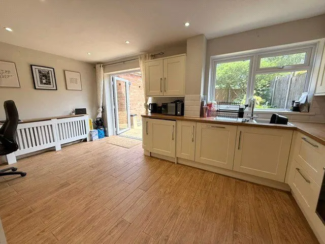Photo 2 — Stapleford Close, Romsey, Hampshire, SO51